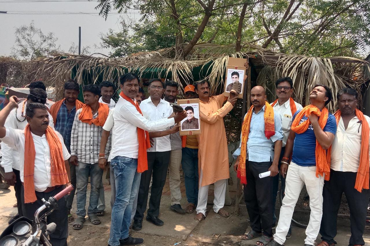 Read more about the article शिवसेना राळेगाव तर्फे किरीट सोमय्याच्या प्रतिमेला जोडे मारून आंदोलन