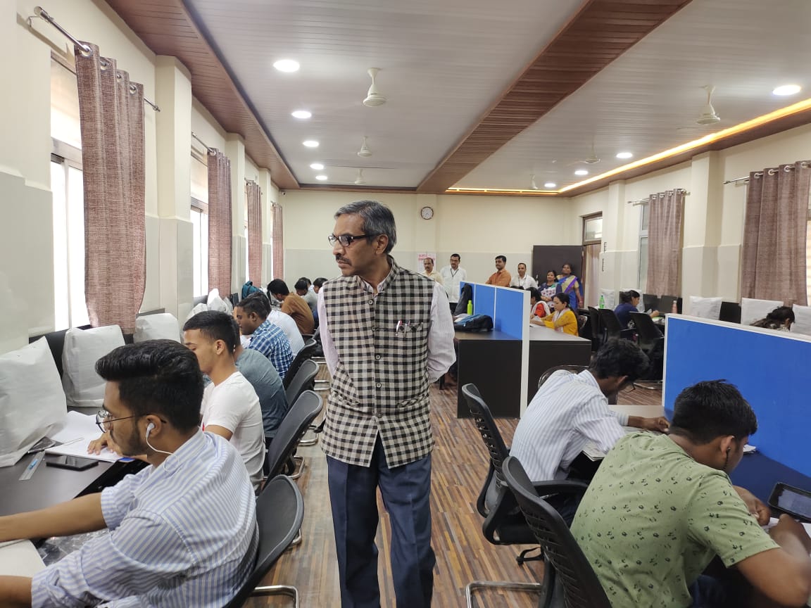 Read more about the article ग्रामीण भागातील विद्यार्थ्यांपर्यत अभ्यास केंद्राची माहिती पोहचवा – आयुक्त नितीन पाटील (भा.प्र.से)