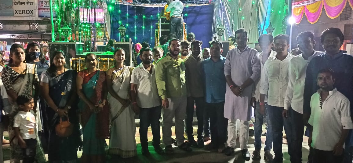 Read more about the article भारतीय राज्यघटनेचे शिल्पकार डाँ. बाबासाहेब आंबेडकर यांच्या जयंती निम्मित शिवसेनेतर्फे माल्यार्पण सोहळा संपन्न