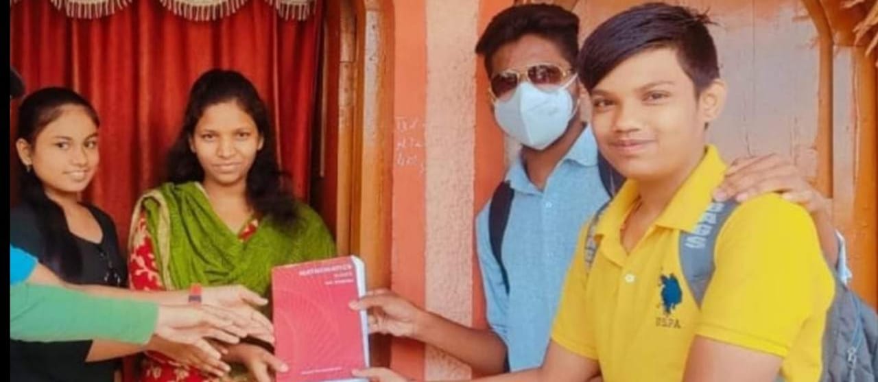 Read more about the article जनकल्याण फाउंडेशन तर्फे निशुल्क पुस्तक वाटप,सामाजिक कार्यकर्ते पियुष रेवतकर यांचा पुढाकार