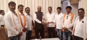 Read more about the article शिवसेना राळेगाव पदाधिकारी व नगराध्यक्ष , उपनगराध्यक्ष नगर पंचायत राळेगाव यांनी पालकमंत्री संदिप जी भुमरे साहेब यांची विकास निधी साठी भेट