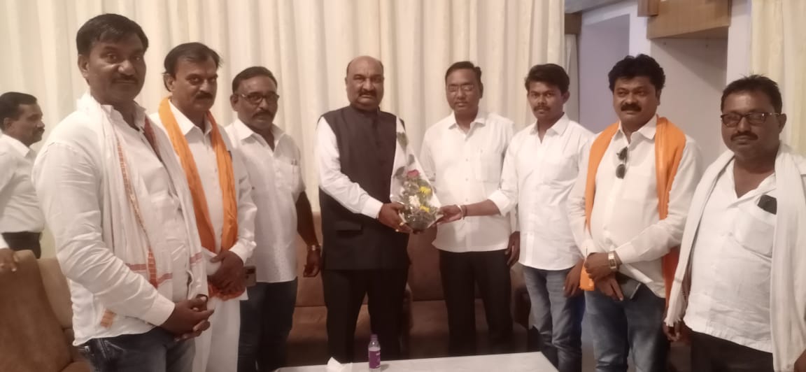 Read more about the article शिवसेना राळेगाव पदाधिकारी व नगराध्यक्ष , उपनगराध्यक्ष नगर पंचायत राळेगाव यांनी पालकमंत्री संदिप जी भुमरे साहेब यांची विकास निधी साठी भेट