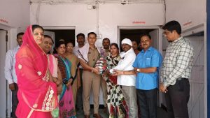 Read more about the article गुप्तधनाच्या हव्यासापोटी नरबळी चा प्रयत्न उधळून लावणाऱ्या  बाभूळगाव पोलीस स्टेशनच्या पोलिस कर्मचाऱ्यांचा भारतीय नारी रक्षा संघटनेच्या वतीने सत्कार