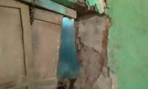 Read more about the article कर्नाटक एम्टा कोळसा खाणीत होणाऱ्या ब्लास्टिंगमुळे बरांज (मो.) गावातील घरे क्षतिग्रस्त नुकसान भरपाई व पुनर्वसनाची मागणी