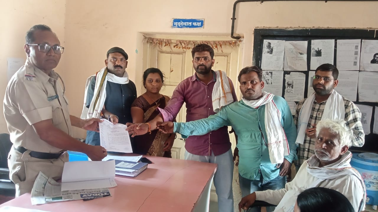 Read more about the article अवैधरेती वाहतूक करणाऱ्याने महिला कोतवालाला दिली जिवे मारण्याची धमकी