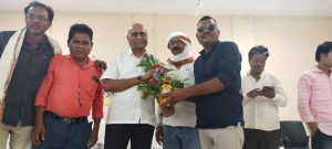 Read more about the article दैनिक देशोन्नती मुख्य संपादक प्रकाशभाऊ पोहरे यांच्या हस्ते दिपकभाऊ पवार व विनोदभाऊ माहुरे यांचा सत्कार