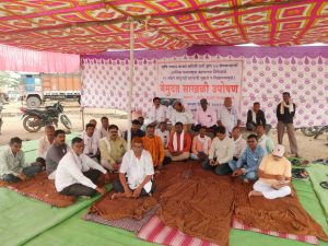 Read more about the article कृषी उत्पन्न समिती वणी द्वारा 67 शेतक-यांची आर्थीक फसवणुक केल्याच्या निषेधार्थ 18 मे 2022 पासुन धान्याचे चुकारे मिळेपावेतो शेतकरी व अडते यांचे  बाजार समितीत बेमुदत साखळी व आमरण उपोषण होणार