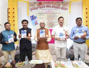 Read more about the article कवी दौलत खानेकर यांच्या पुष्पगंध काव्यसंग्रहाचा प्रकाशन सोहळा थाटात संपन्न