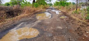 Read more about the article आष्टोणा ते खैरी, कुंभा रोडची दुर्दशा,लोकप्रतिनिधी लक्ष देतील का?