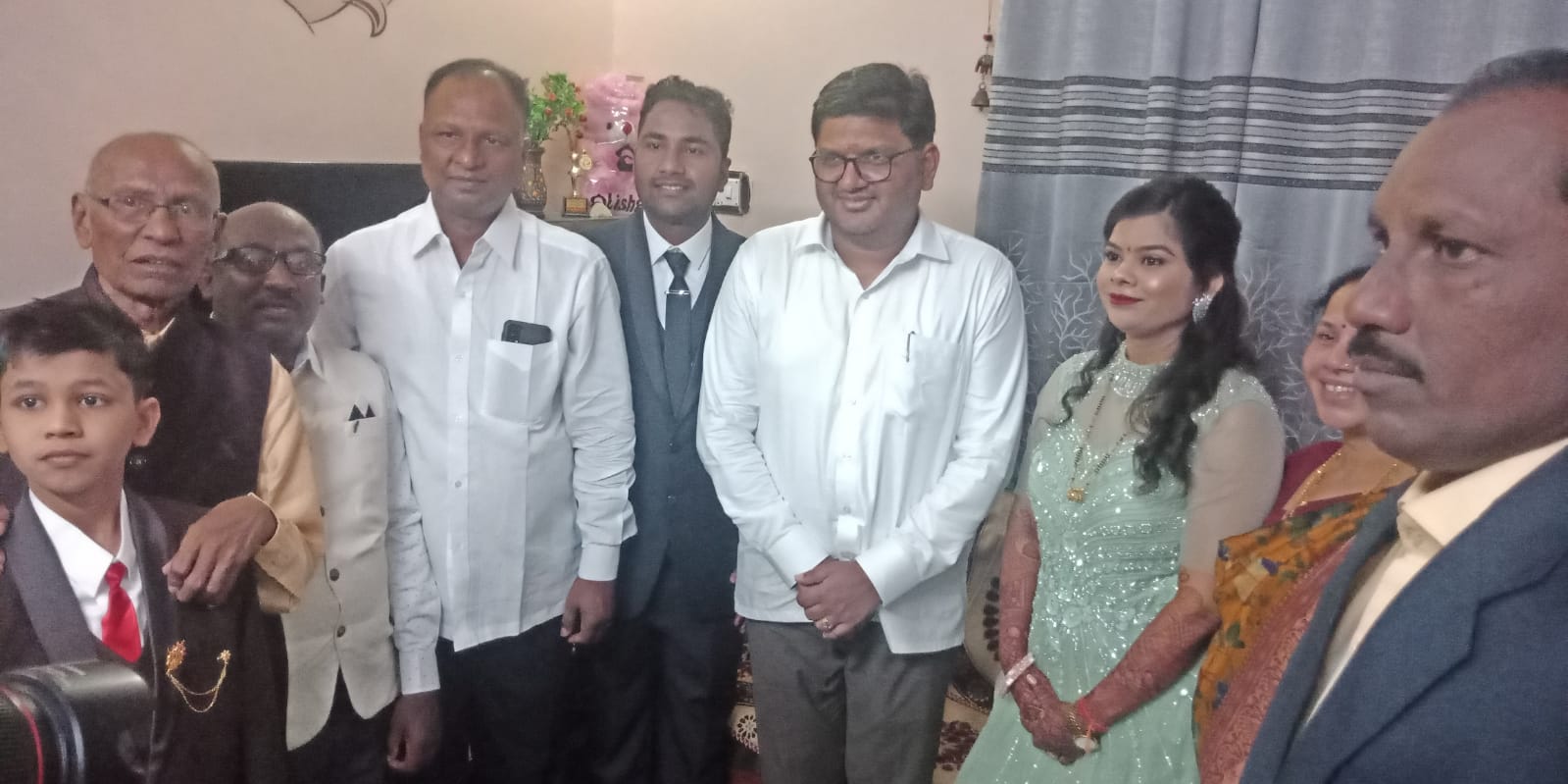 Read more about the article राष्ट्रवादी काँग्रेस पक्षाच्या अपंग सेल चे जिल्हाध्यक्ष राजेंद्र ताजने यांच्या मुलाच्या लग्नात ऊर्जा मंत्री प्राजक्त तनपुरे यांची हजेरी.