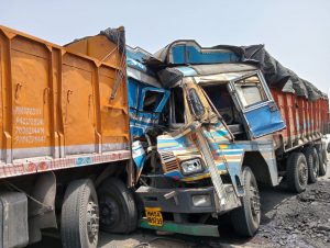 Read more about the article ट्रकांच्या समोरासमोर धडकेत एकाचा मृत्यू तर,एक गंभीर जखमी