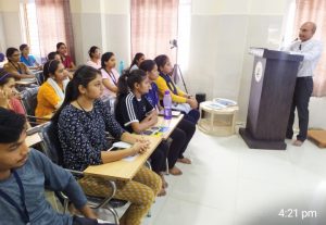 Read more about the article आरोग्यासाठी कमीत कमी एक तास दररोज दया -प्रा.डॉ.तेजसिंग जगदळे,जि.प.स्पर्धा परीक्षा अभ्यास केंद्राचा ग्रेट भेट उपक्रम