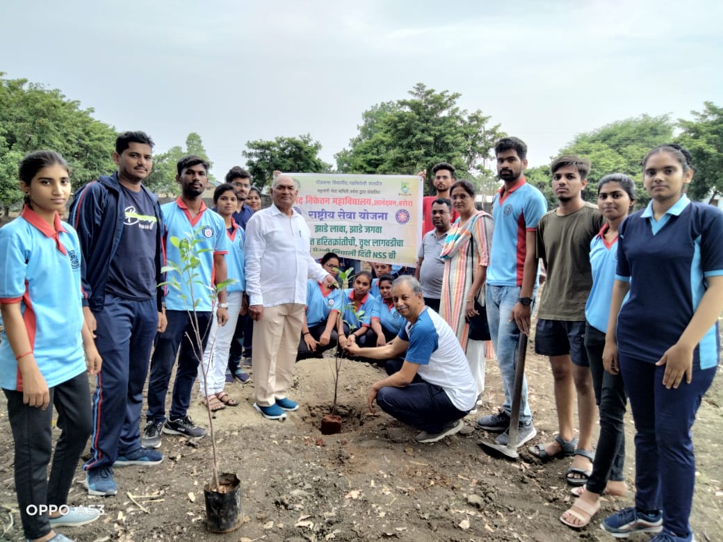 Read more about the article आनंद निकेतन महाविद्यालयाच्या रासेयो पथकाच्या वतीने जागतिक पर्यावरण दिवस साजरा