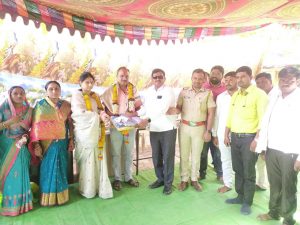 Read more about the article आकोली येथे तलाठी गजानन सुरोशे यांचा सत्कार