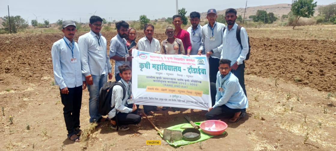 Read more about the article कृषीदुतांनी केले शेतकऱ्यांना माती परीक्षणाबद्दल मार्गदर्शन