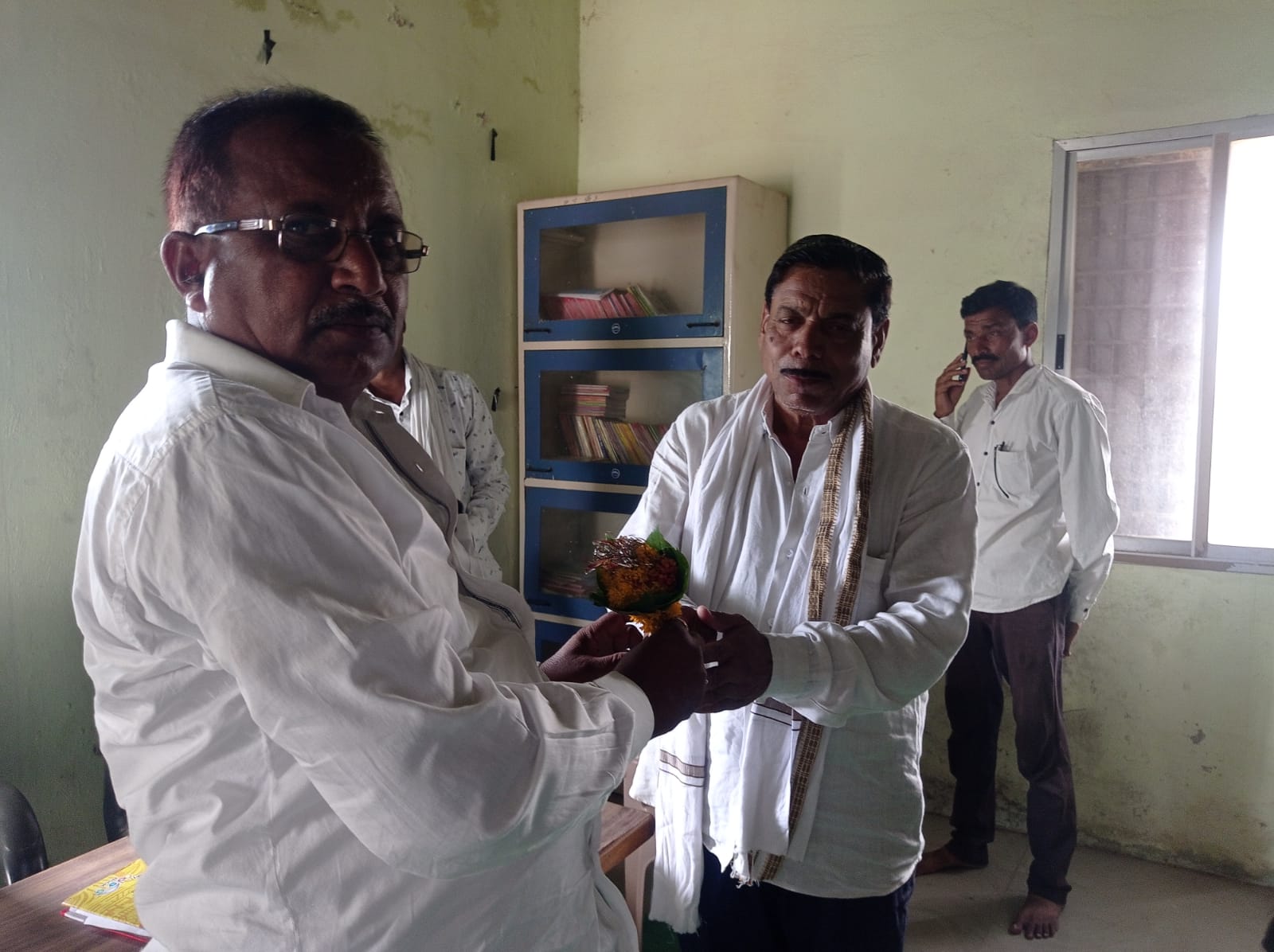 Read more about the article जागजाई ग्राम विविध कार्यकारी सहकारी संस्थेच्या अध्यक्षपदी विनोदराव जयपूरकर तर उपाध्यक्षपदी राजूजी तिवाडे यांची निवड