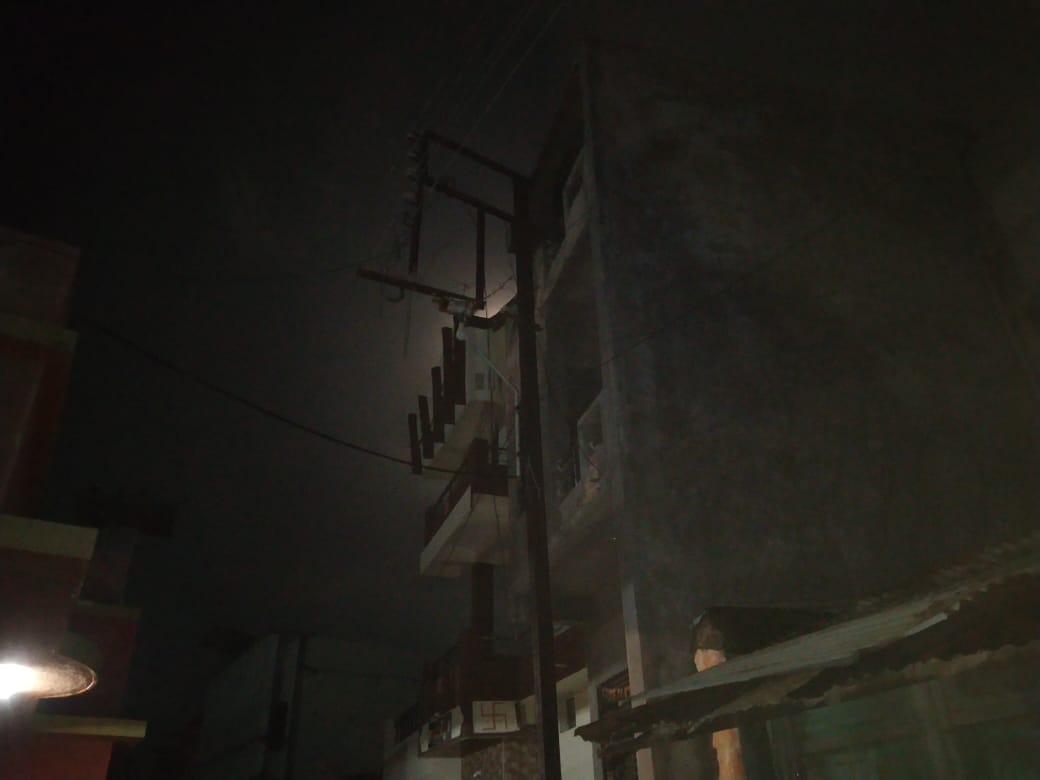 Read more about the article विद्युत वितरण कंपनीच्या अंतर्गत कलगी तुऱ्यामुळे सर्वसामान्य नागरिकांना त्रास,ढाणकी गाववासी यांची समस्या