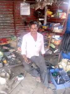 Read more about the article जिल्हा परिषद शाळा दहेली येथे पाल्याचा दाखला मागायला गेलेल्या वडिलाला शिक्षकाकडून अपमानास्पद वागणूक ,दाखल्यासाठी मागितला ज्योतिबा फुले यांचा फोटो