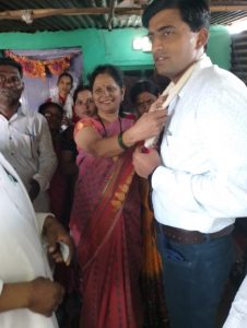 Read more about the article जिल्हाधिकारी श्री अमोल येडगे यांची सोलर चरखा उद्योगाची पाहणी.