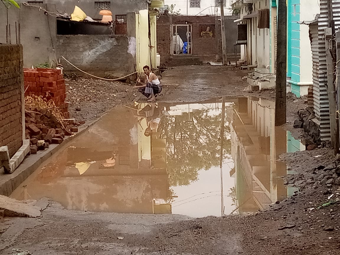 Read more about the article ग्रामसेवक वाडेकर यांच्या नांदेड वाऱ्या नागरिकांच्या आरोग्यावर बेतणार?