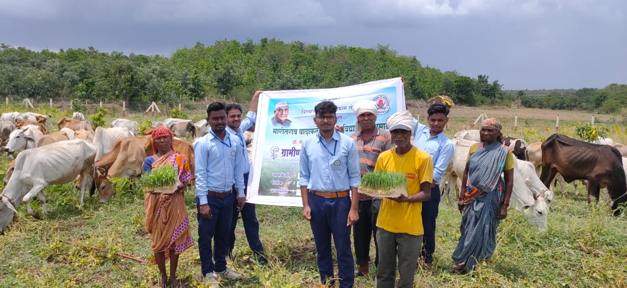 Read more about the article कृषी दूतांनी केले शेतकऱ्यांना हायड्रोपोनिक्स बद्दल मार्गदर्शन