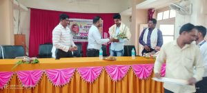 Read more about the article शासकीय अनुदातून मिळालेल्या योजनेचा उत्तम प्रकारे लाभ घेतलेल्या शेतकऱ्यांचा सत्कार
