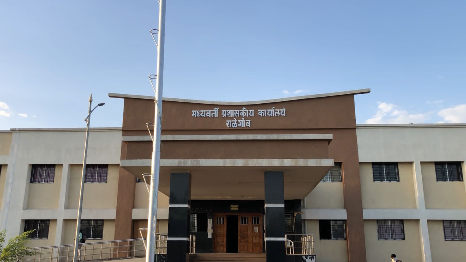 Read more about the article चक्क राळेगावातुनच चालतो तलाठ्यांच्या कारभार,तहसीलदार साहेब शेतकरी हिताचा निर्णय घेणार का?