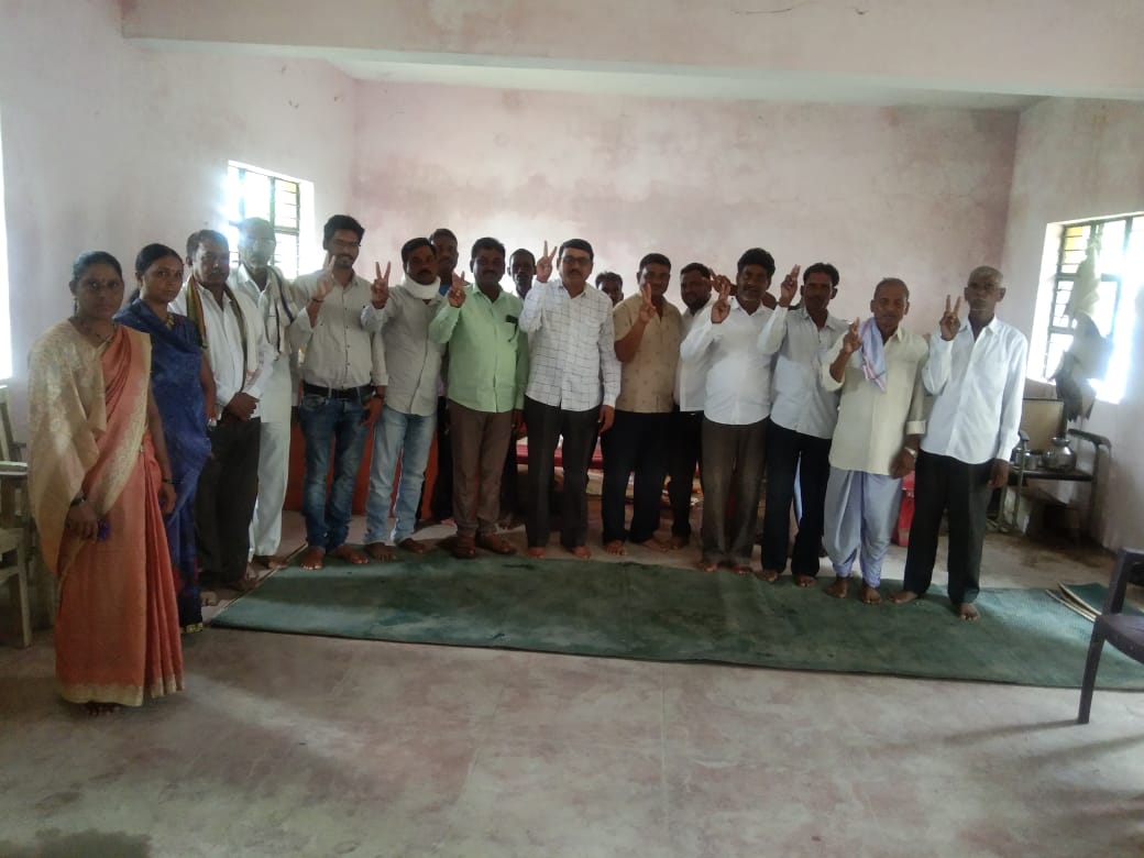 Read more about the article एकबुर्जी,भांब,रावेरी सोसायटीच्या अध्यक्षपदी कवडू उर्फ दुर्गेश शिवनकर तर उपाध्यक्षपदी गजानन झाडे अविरोध