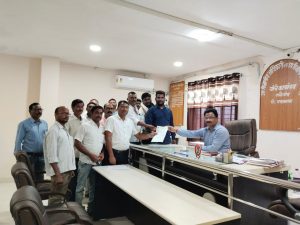 Read more about the article सरसकट पंचनामे करून शेतकऱ्यांना भरीव मदत द्या:राळेगाव तालुका पत्रकार संघाची उपविभागीय अधिकारी यांना निवेदनाद्वारे  मागणी