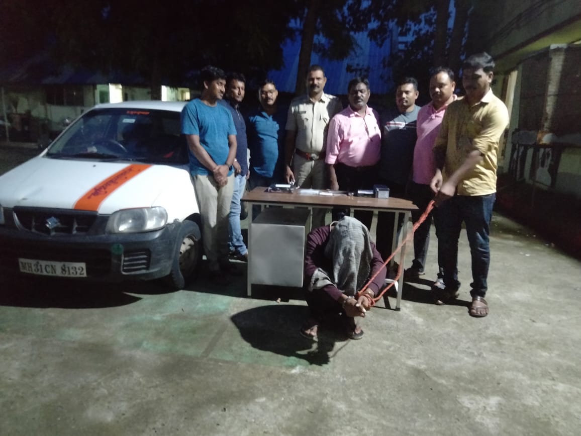 Read more about the article 3.5 लाख रुपयांचे चोरीचे दागिने वरोरा येथे बँकेत गहाण ,आष्टोना येथील चोरट्यांना अटक, अनेक चोऱ्यात सहभाग असण्याचा संशय