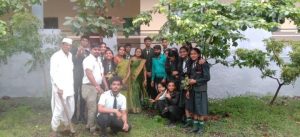 Read more about the article ए आर. सी पब्लिक स्कूलच्या संस्थापिका   अरूणाताई चाफले यांच्या वाढदिवसानिमित्त   कारंजा येथे वृक्षारोपण