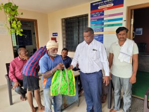 Read more about the article रावेरी येथे पूरग्रस्तना जीवनावश्यक वस्तूंचे वाटप