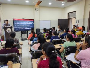 Read more about the article लोकमान्य टिळकांच्या चतु:सूत्रीमुळे देशस्वातंत्र्याला सहकार्य – अमित बांबल,जि.प.स्पर्धा परीक्षा अभ्यास केंद्राचा उपक्रम