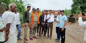 Read more about the article भद्रावती तालुक्यातील चारगाव क्षेत्रात वाघांची संख्या वाढली इतर वन्य जनावरांचा ही उपद्रव,उपायोजना करण्यासाठी चारगाव ग्रामपंचायतचे वन विभागाला निवेदन