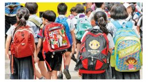 Read more about the article मदतीचे आवाहन : पूरग्रस्त भागातील शाळकरी विद्यार्थ्यांनसाठी वह्या ,दप्तर ,पेन ,पेन्सिल असं शालेयसाहित्य देण्याची गरज,पूरग्रस्त भागातील विद्यार्थ्यांसाठी एक हात मदतीचा