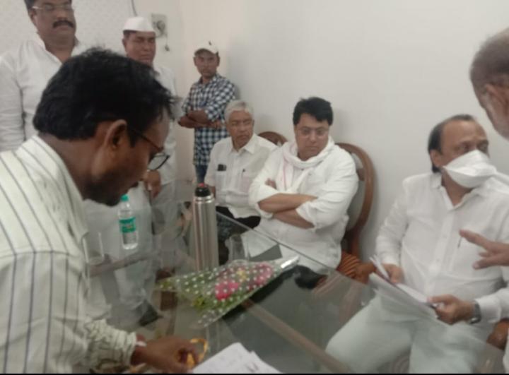 Read more about the article अन पोलीस अधीक्षक साहेबांचा फोन खनखनला विरोधी पक्ष नेते अजितदादा पवार यांच्या कडून आर्वी येथील राष्ट्रवादी काँग्रेस पक्षाच्या महिला कार्यकर्त्यावर झालेल्या हल्याची भेटघेत विचारपूस तर राष्ट्रवादी काँग्रेस पक्ष – कार्यकर्त्यां सोबत असा ठाम विश्वास देत धीर