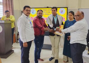 Read more about the article स्पर्धा परीक्षेची तयारी दहावी पासून करावी – प्रा.रविंद्र सरकार,जि.प.स्पर्धा परीक्षा अभ्यास केंद्राचा उपक्रम