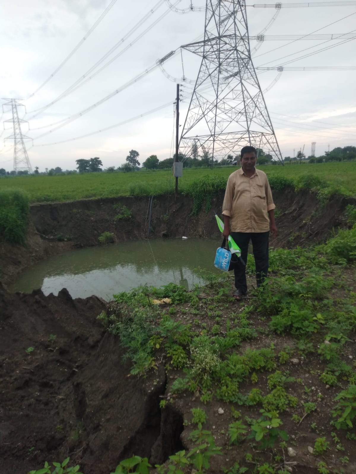 Read more about the article सततच्या पावसाने खडकी येथील शेतकऱ्यांची विहीर झाली जमीनदोस्त,मोक्का पाहणी करून नुकसानभरपाई देण्यात यावी शेतकरी  तेलतुंबडे यांची मागणी