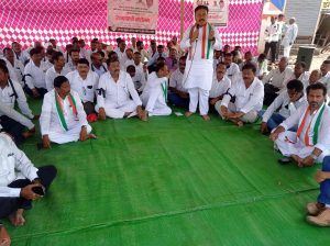 Read more about the article वाढती महागाई, बेरोजगारी, अग्नीपथ विरोधात राळेगाव येथे काँग्रेसचे जल भरो आंदोलन