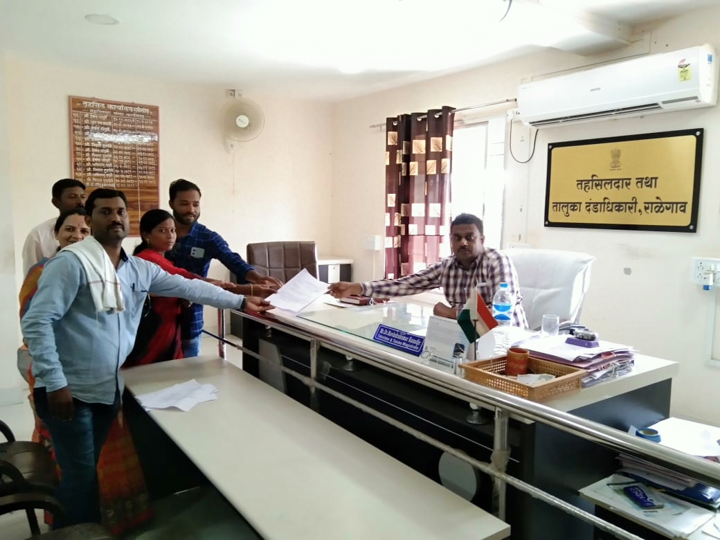 Read more about the article पिंपरी येथील नागरिकांचे विविध मागण्यांसाठी तहसिलदारांना निवेदन
