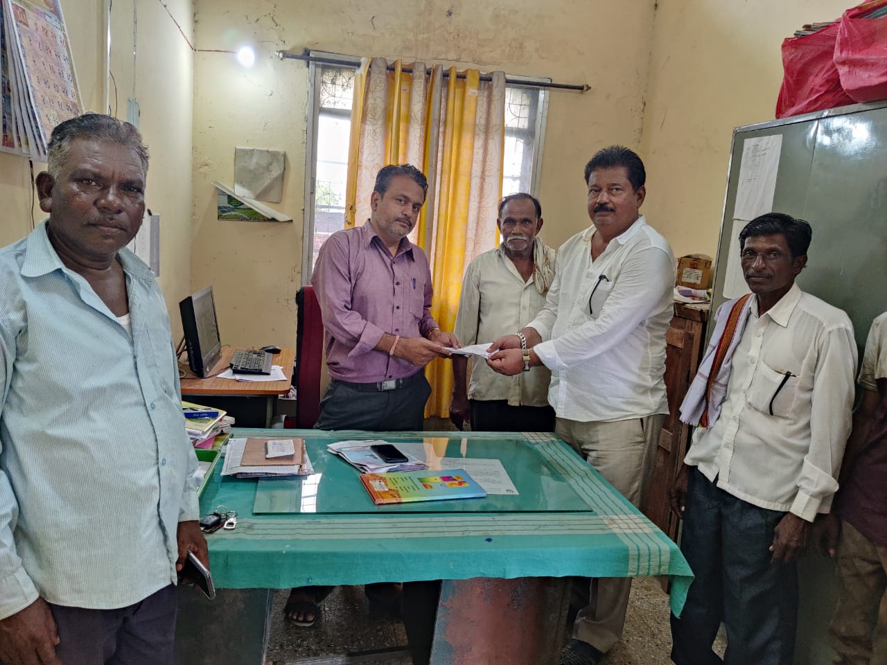 Read more about the article राळेगाव तालुक्यातील वडकी येथील महावितरण कंपनीने विद्युत पुरवठा संदर्भातील तक्रारी त्वरित निकालात काढाव्यात:सुधीरभाऊ जवादे.