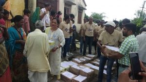 Read more about the article यवतमाळकरांच्या मदतीने, राळेगाव तालुक्यातील पूरग्रस्तांच्या उमेदीवर जगण्याची फुंकर ,संकल्प फाउंडेशन चा पुढाकार