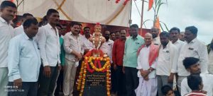 Read more about the article रयतेचे राजे छत्रपती शिवाजी महाराज यांच्या अर्धाकृती पुतळ्याचे अनावरण आमदार माधवराव पाटील जवळगावकर यांच्या हस्ते संपन्न