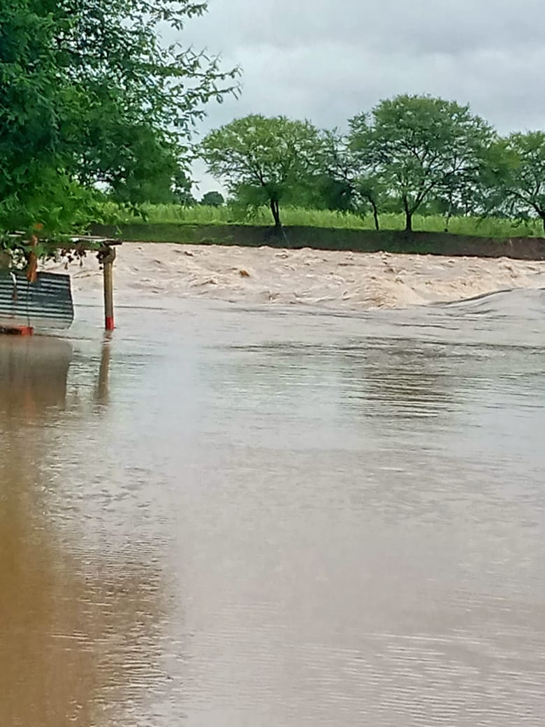 Read more about the article मराठवाडा- विदर्भ संपर्क तुटला,गांजेगाव पुलावर आठ ते दहा फूट पाणी