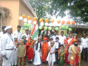 Read more about the article महापुरुषांच्या वेशभूषा परिधान करून काढण्यात आली प्रभात फेरी