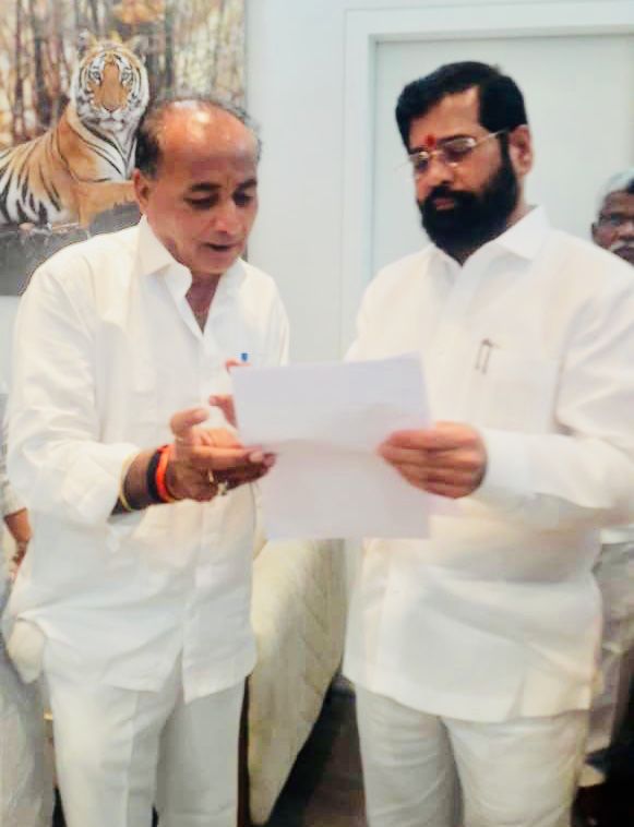 Read more about the article कृषी उत्पन्न बाजार समिती निवडणुकीच्या जाचक अटी रद्द करा- माजी आमदार प्रा.राजु तिमांडे,माजी आमदार प्रा.राजु तिमांडे यांनी मुख्यमंत्री एकनाथ शिंदे यांची घेतली भेट.