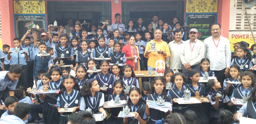 Read more about the article के.बी. एच.विद्यालय, पवननगर, सिडको येथे पर्यावरण पूरक शाडूमातीपासून गणपती बनवण्याची कार्यशाळा आयोजित