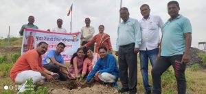 Read more about the article महात्मा गांधी आंतरराष्ट्रीय हिंदी विद्यापीठ, वर्धा येथील जनसंपर्क अधिकारी बुध्ददास मिरगे वाढदिवसानिमित्त बुद्ध टेकडीवर वृक्षारोपण