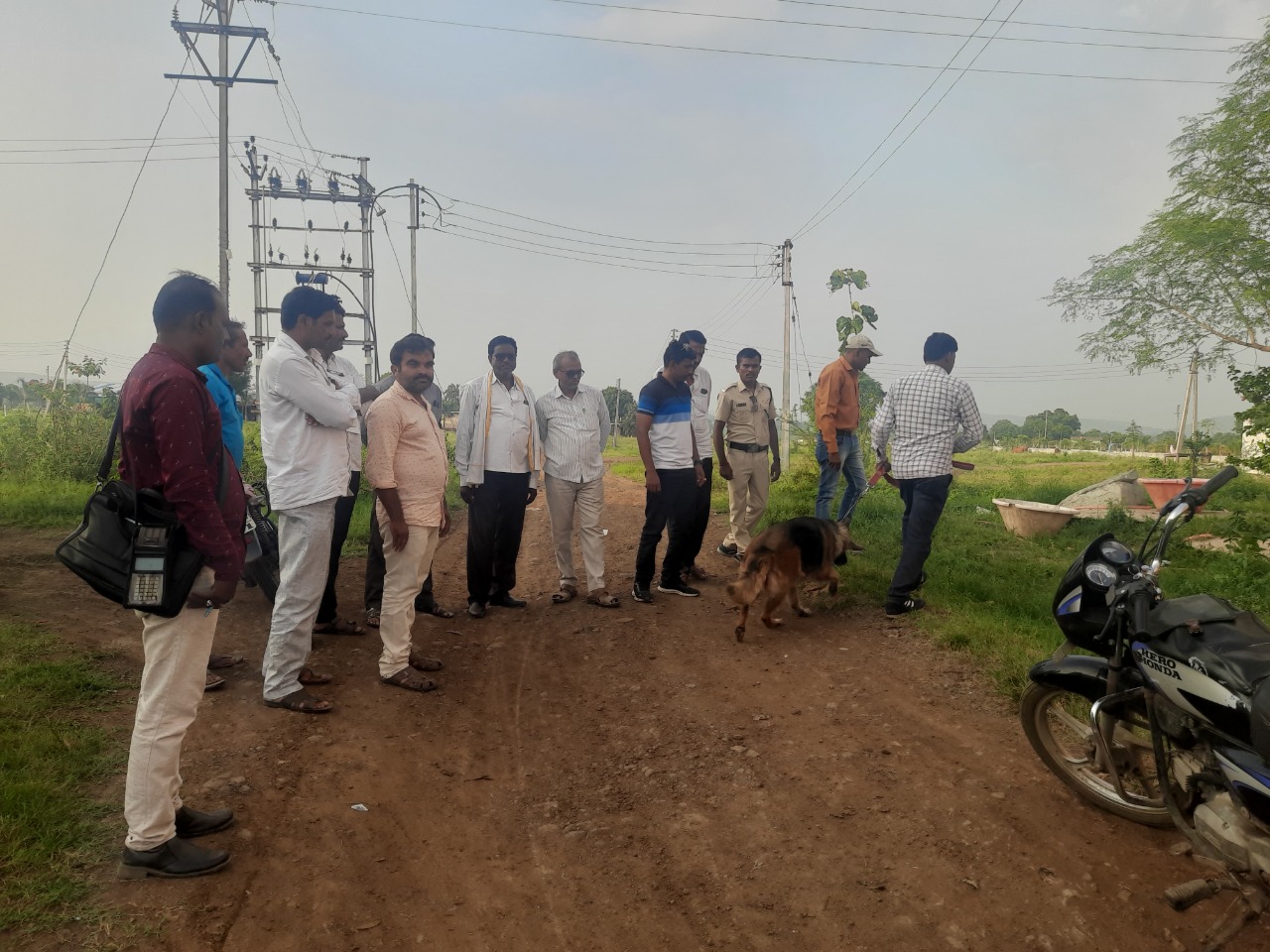 Read more about the article ढाणकीत जबरी घरफोडी, लाखोच्या मुद्देमालवर चोरांचा डल्ला,नागरिकांची पुन्हा वाढली चिंता.