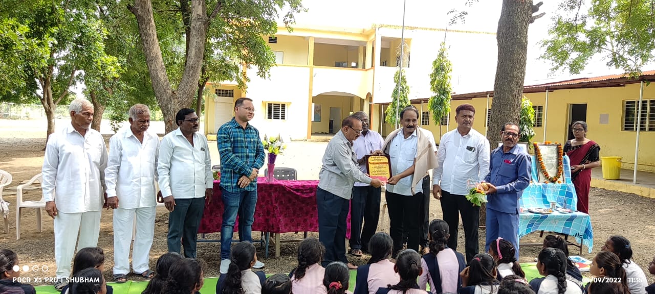 Read more about the article श्री लखाजी महाराज विद्यालयात रमेश टेंभेकर सरांना शिक्षकदिनी आदर्श शिक्षक पुरस्कार देऊन सन्मानित